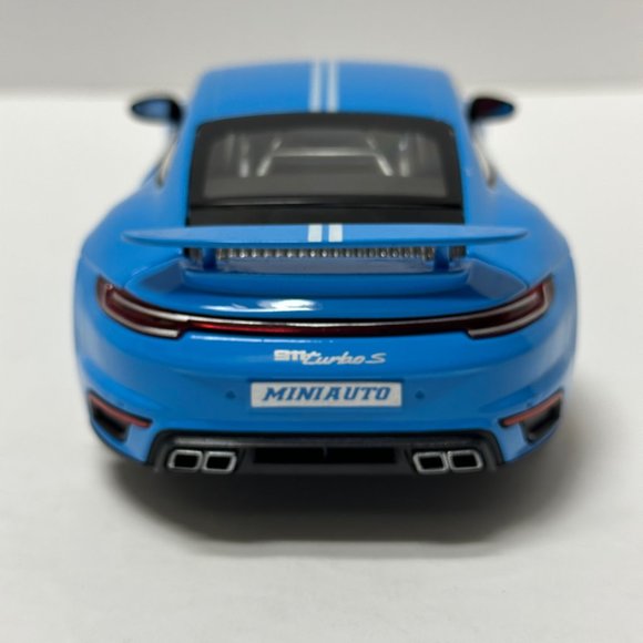 1:24 2020 Porsche 911 Turbo S Diecast With Headlight & Tailight LEDS Blue - Picture 5 of 10